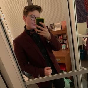 Meet your Posher, Alexis